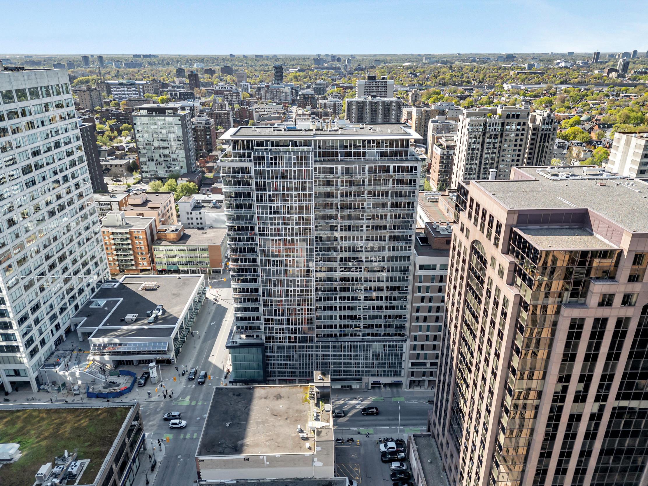 324 Laurier Avenue West, Unit 704