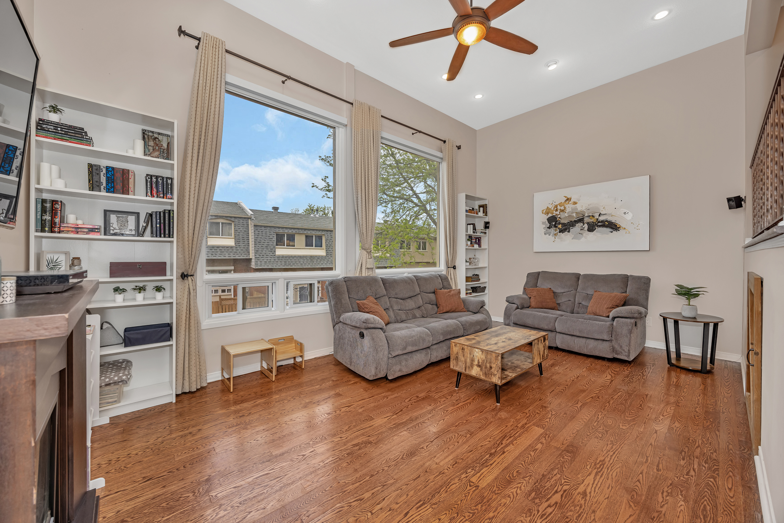 2425 Southvale Crescent