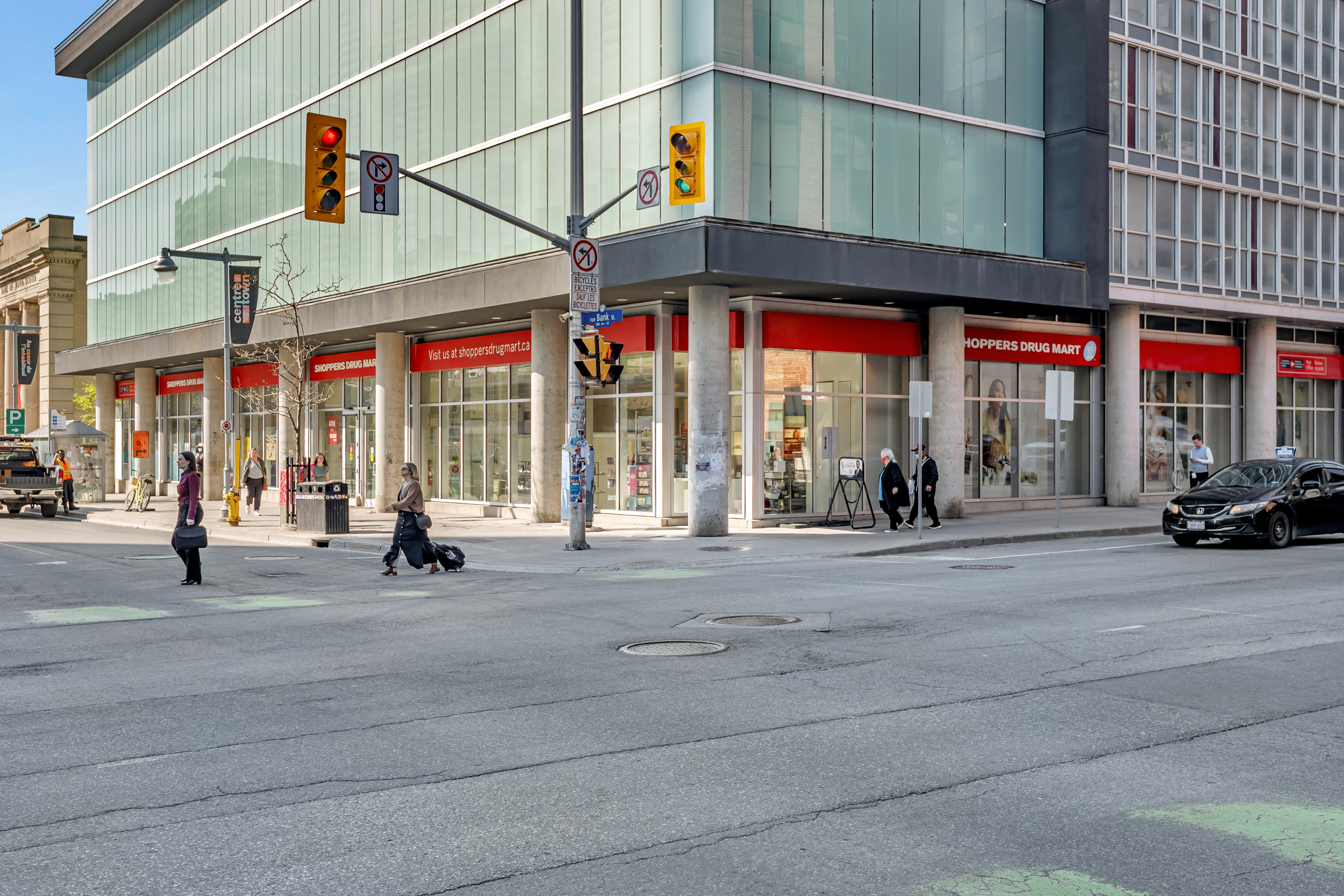 324 Laurier Avenue West, Unit 704