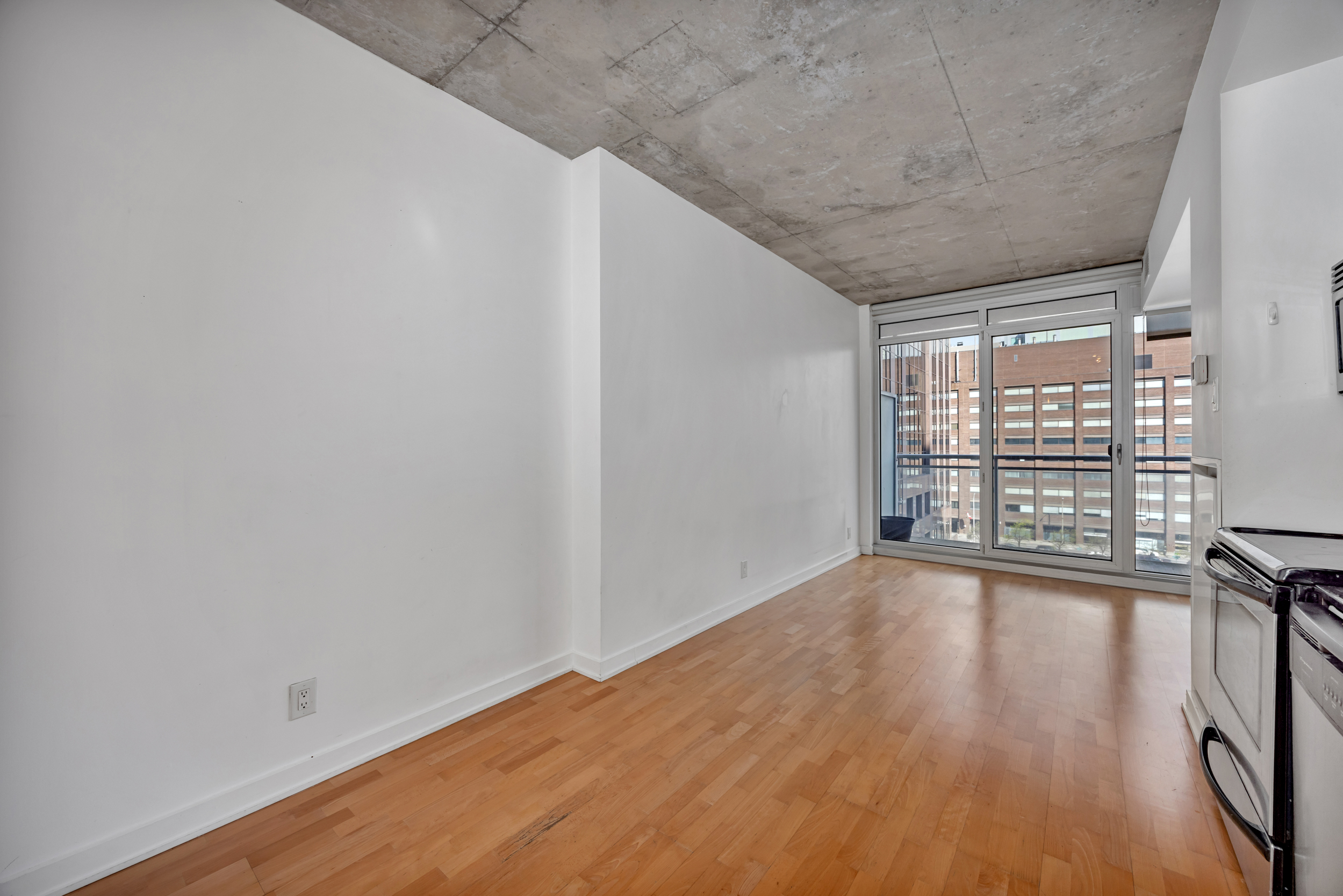 324 Laurier Avenue West, Unit 704