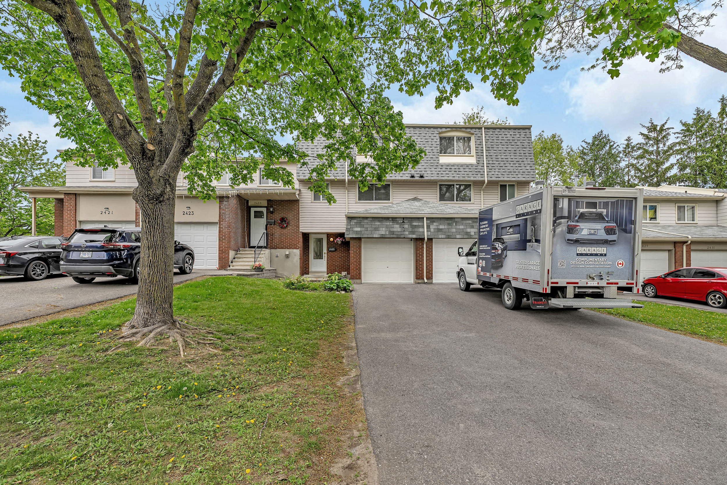 2425 Southvale Crescent