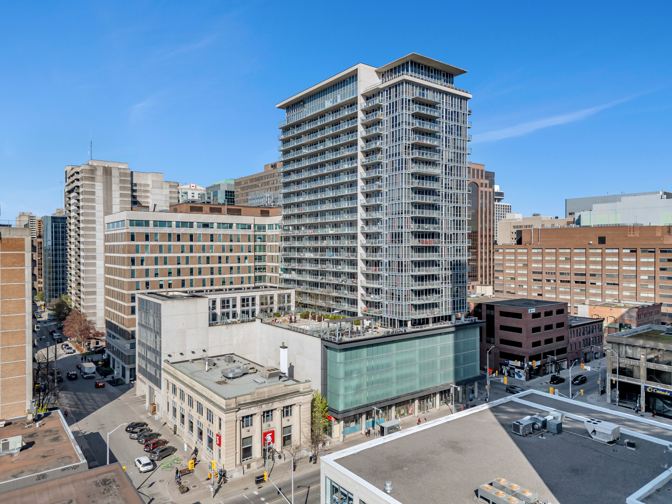 324 Laurier Avenue West, Unit 704