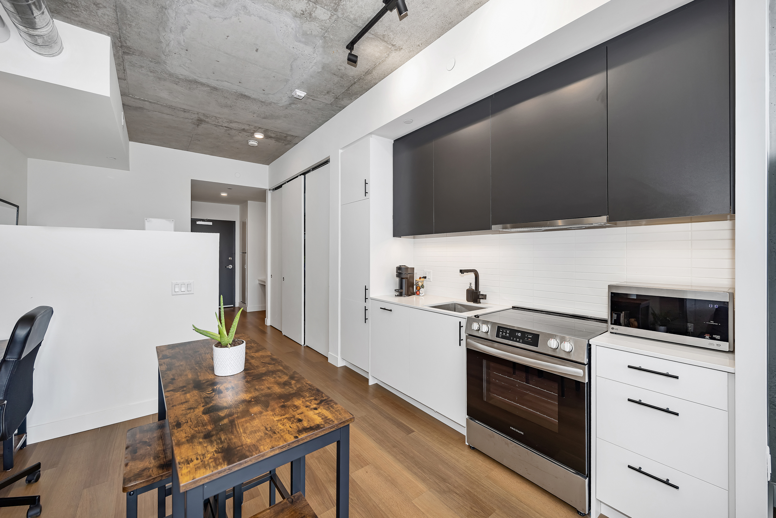 10 James Street, Unit 707