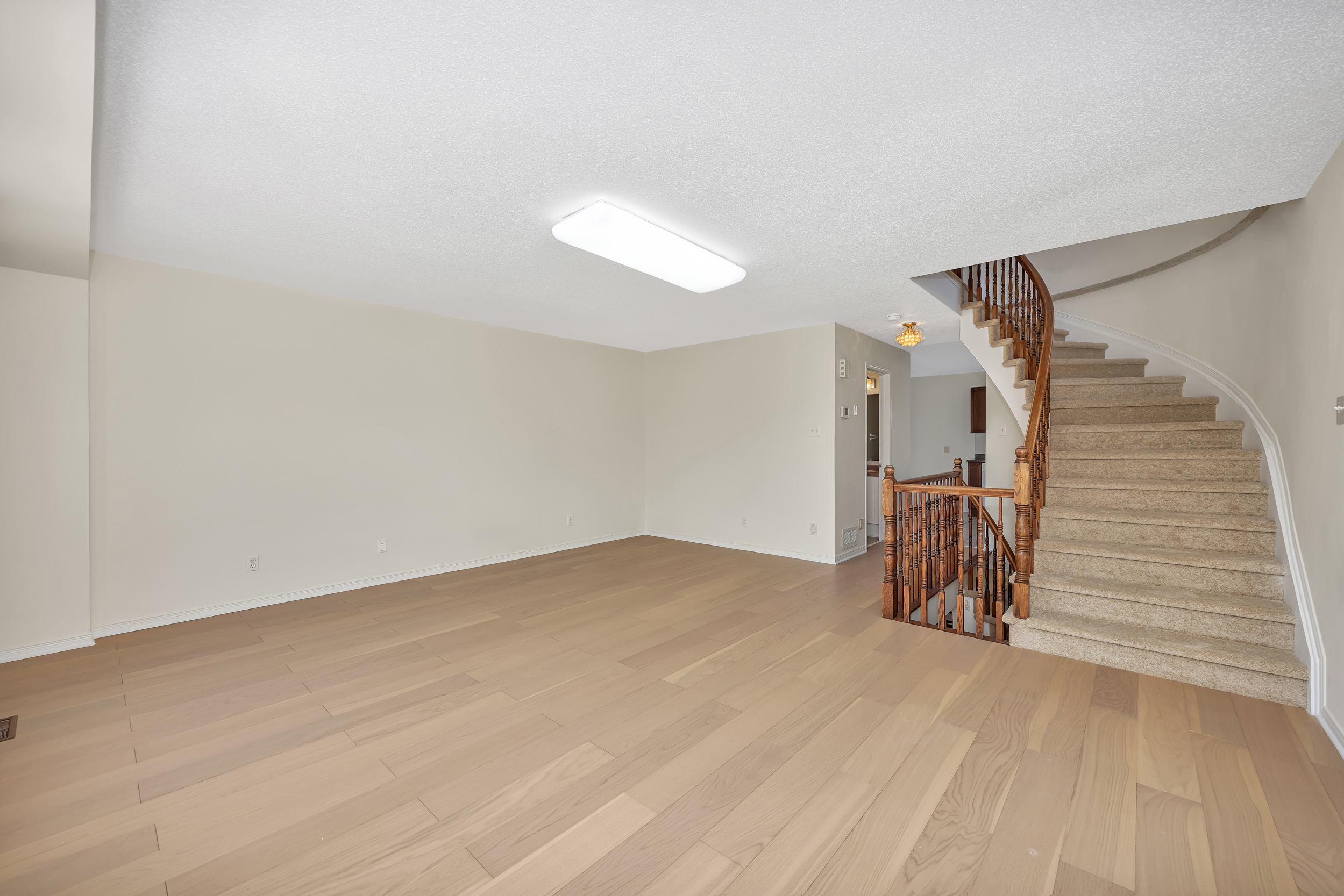 573 Neighbourhood Way