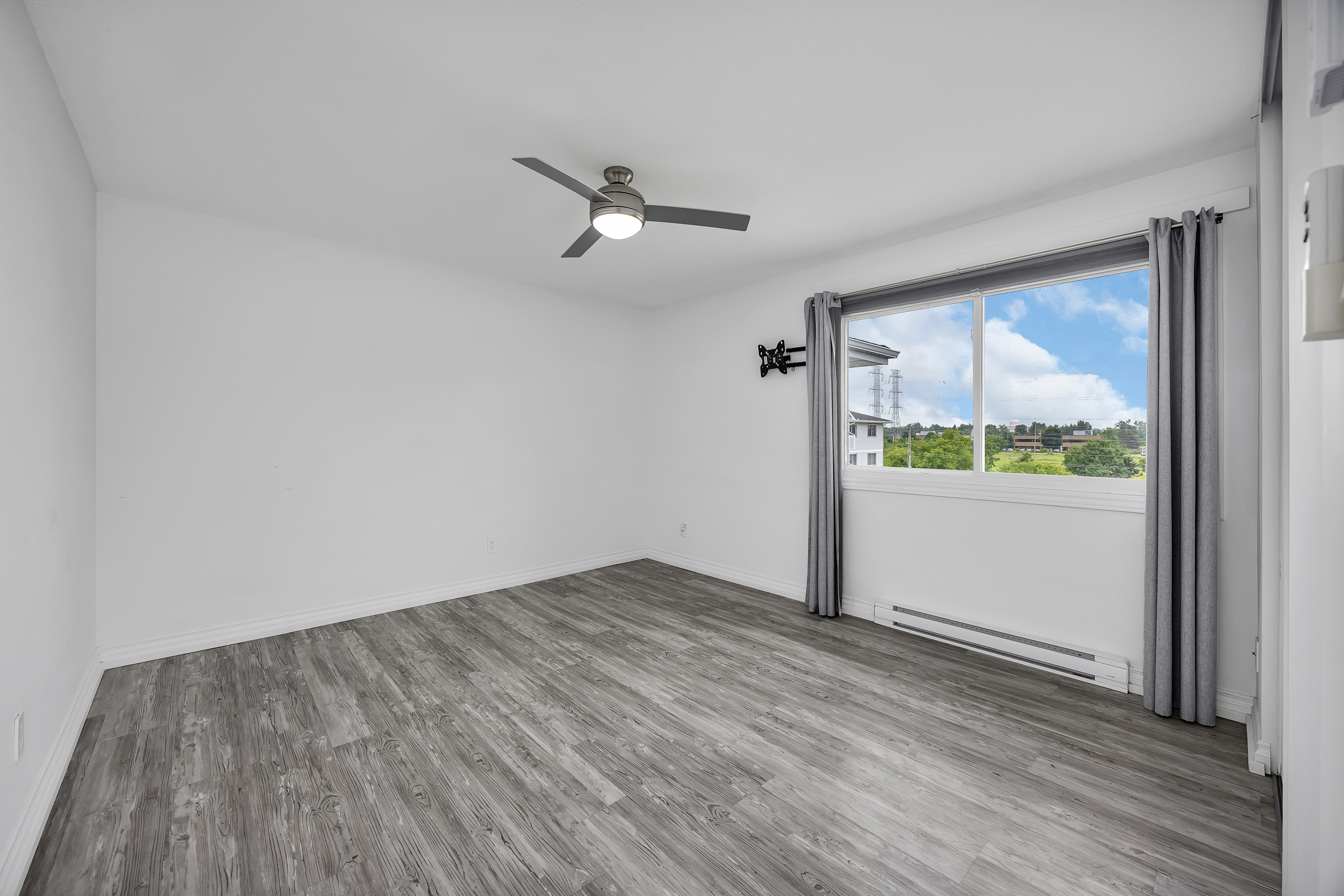 214 Viewmount Drive, Unit 417