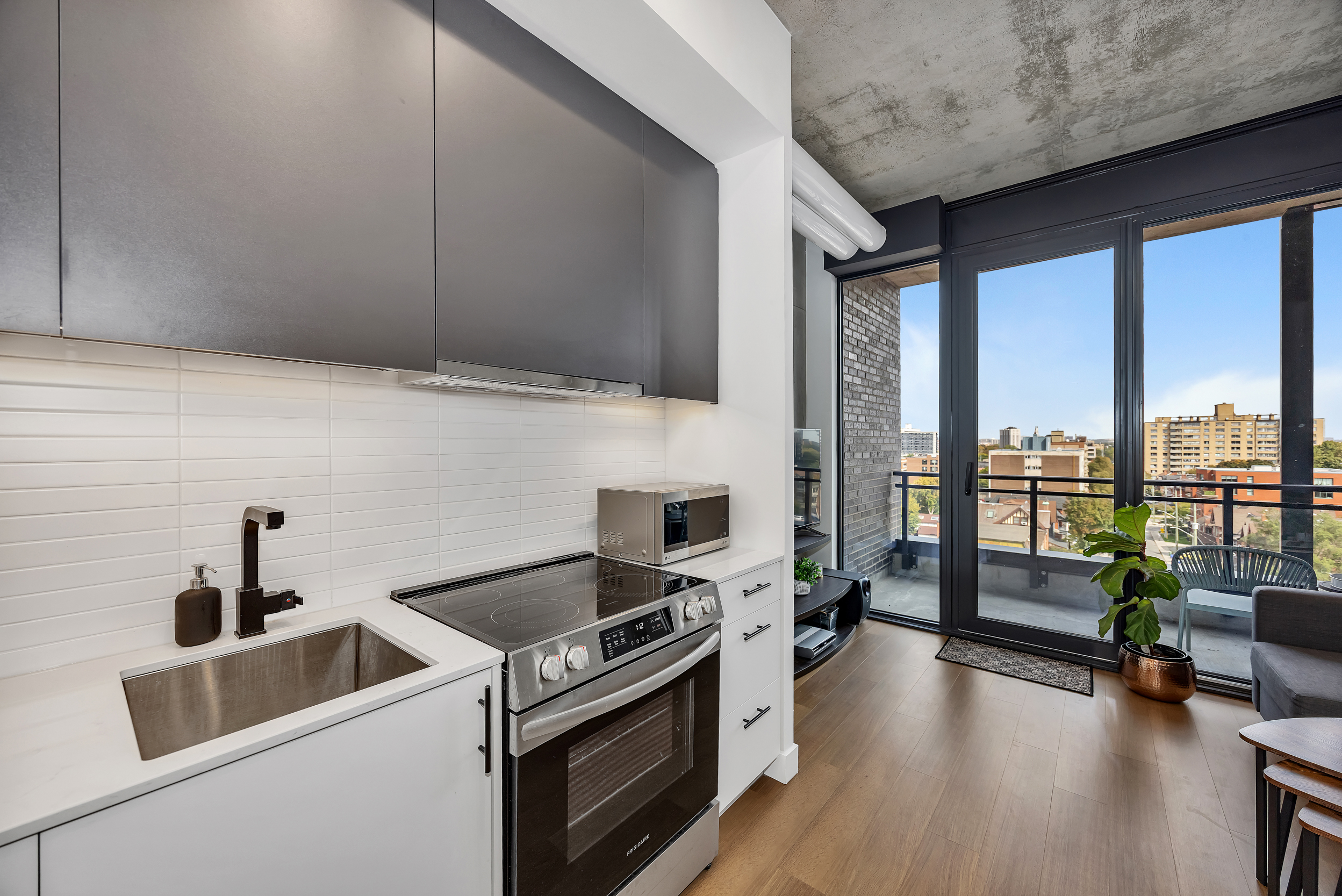 10 James Street, Unit 707