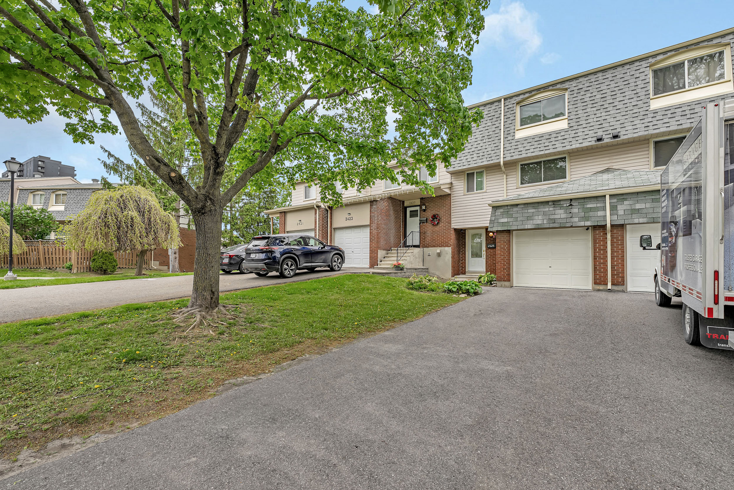 2425 Southvale Crescent
