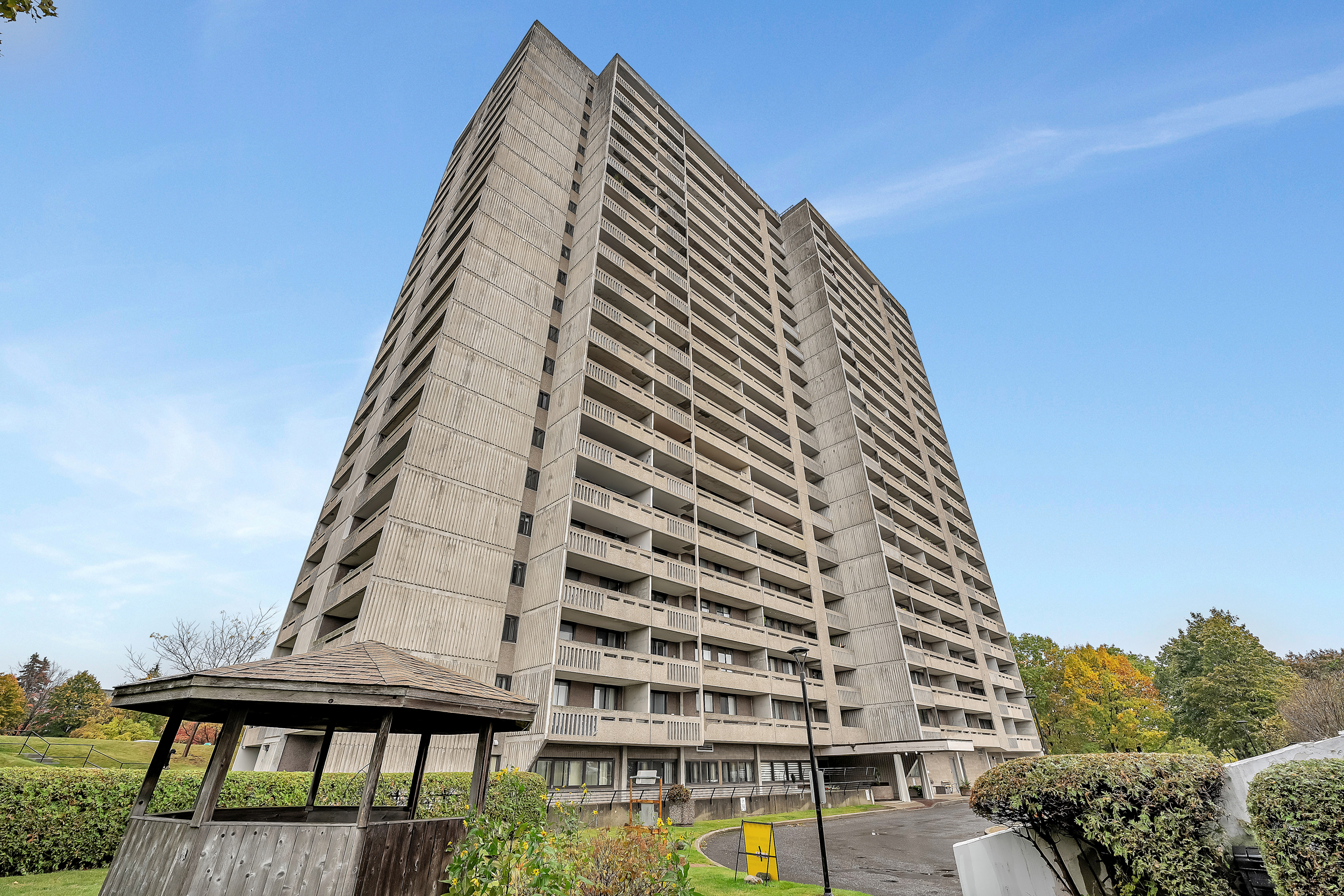 415 Greenview Avenue, Unit 106