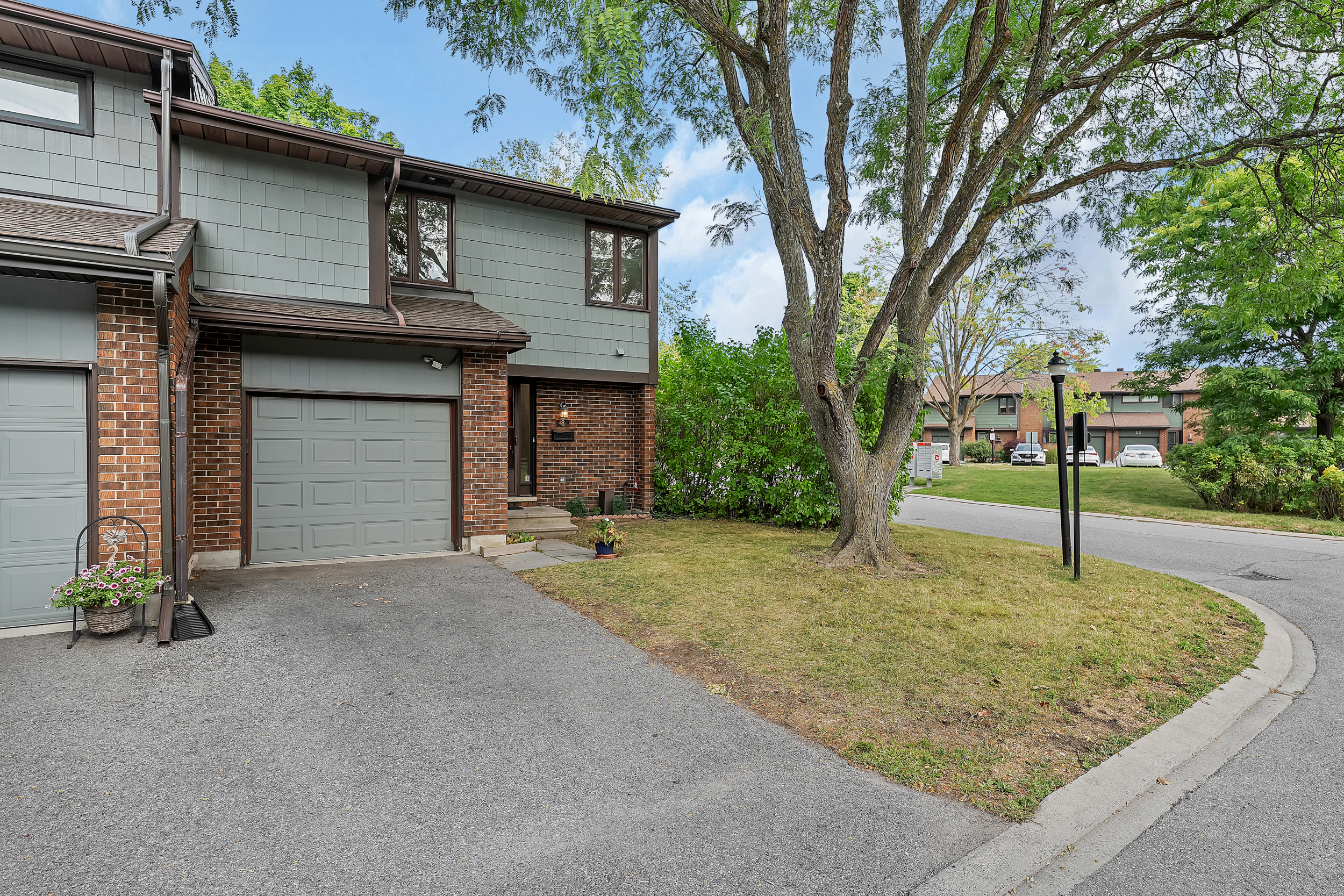 8 Chisholm Court