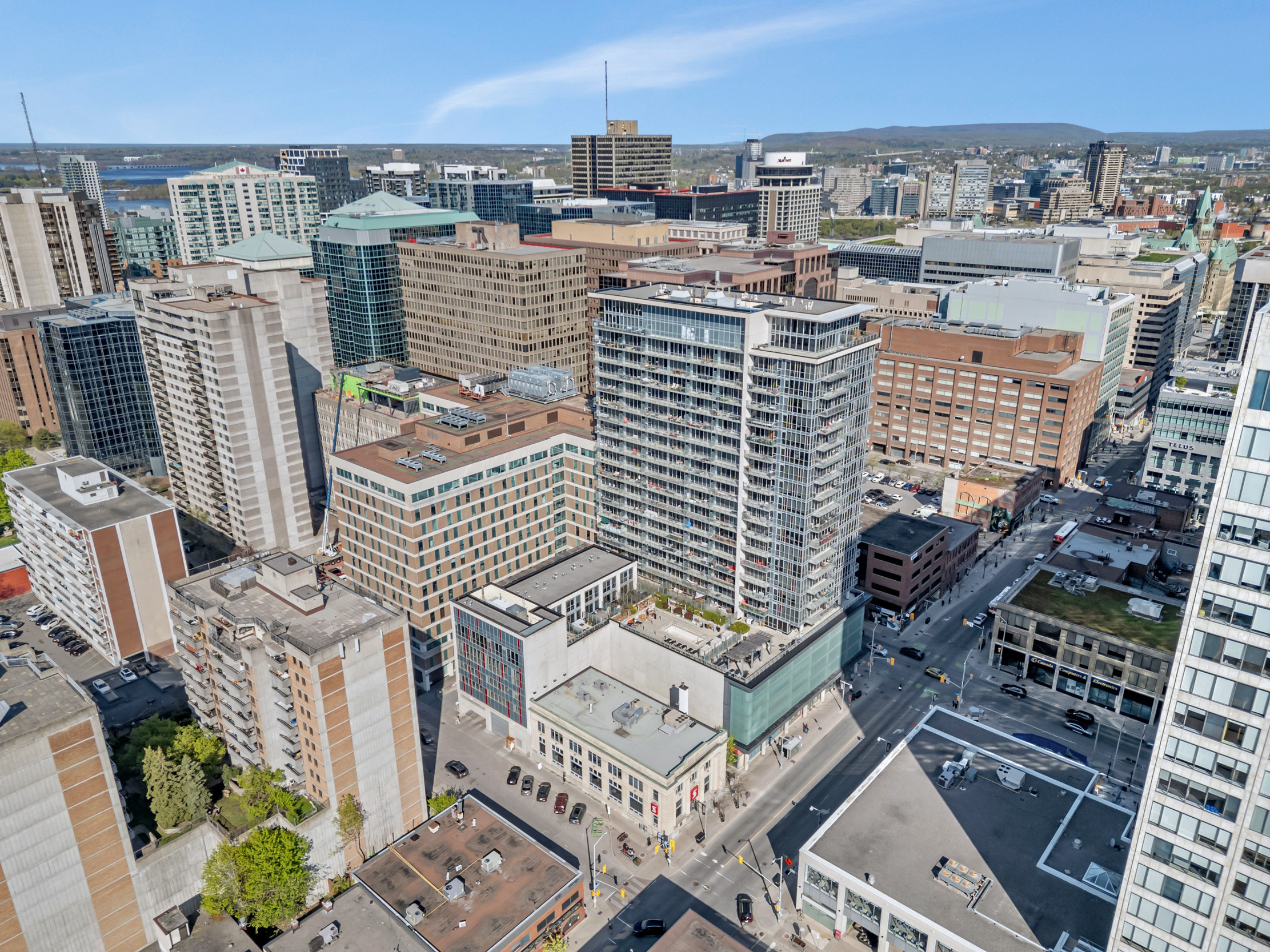 324 Laurier Avenue West, Unit 704