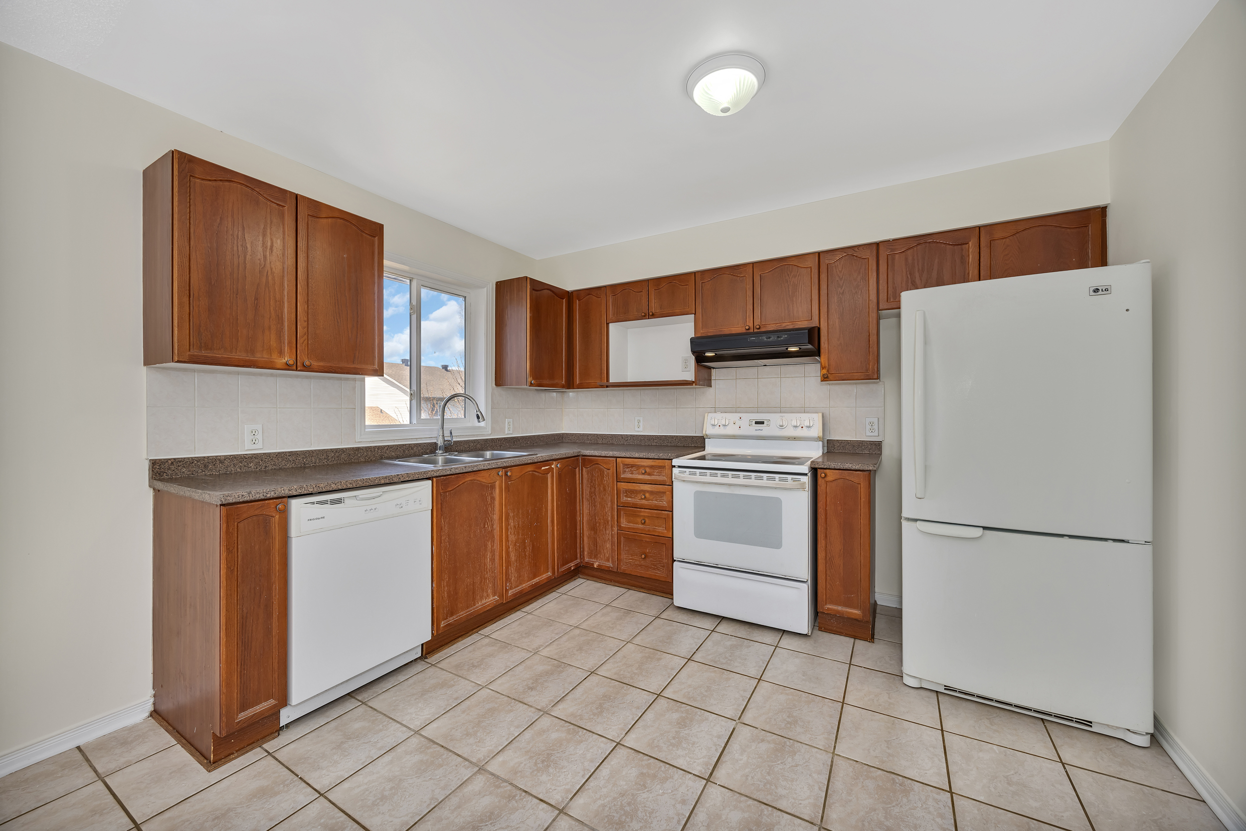 573 Neighbourhood Way