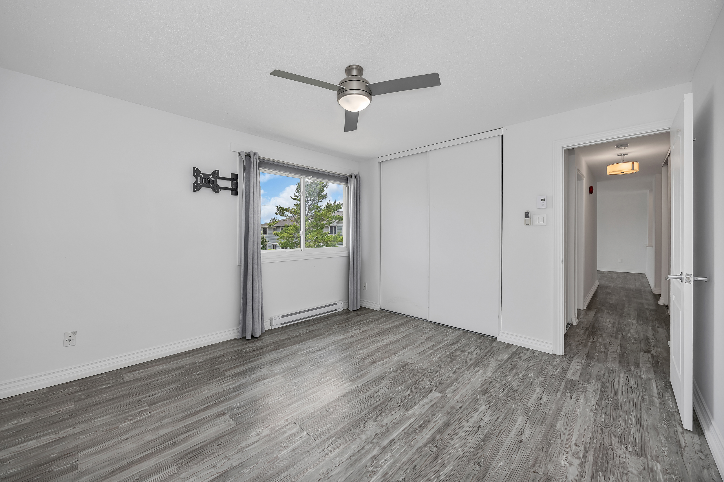 214 Viewmount Drive, Unit 417