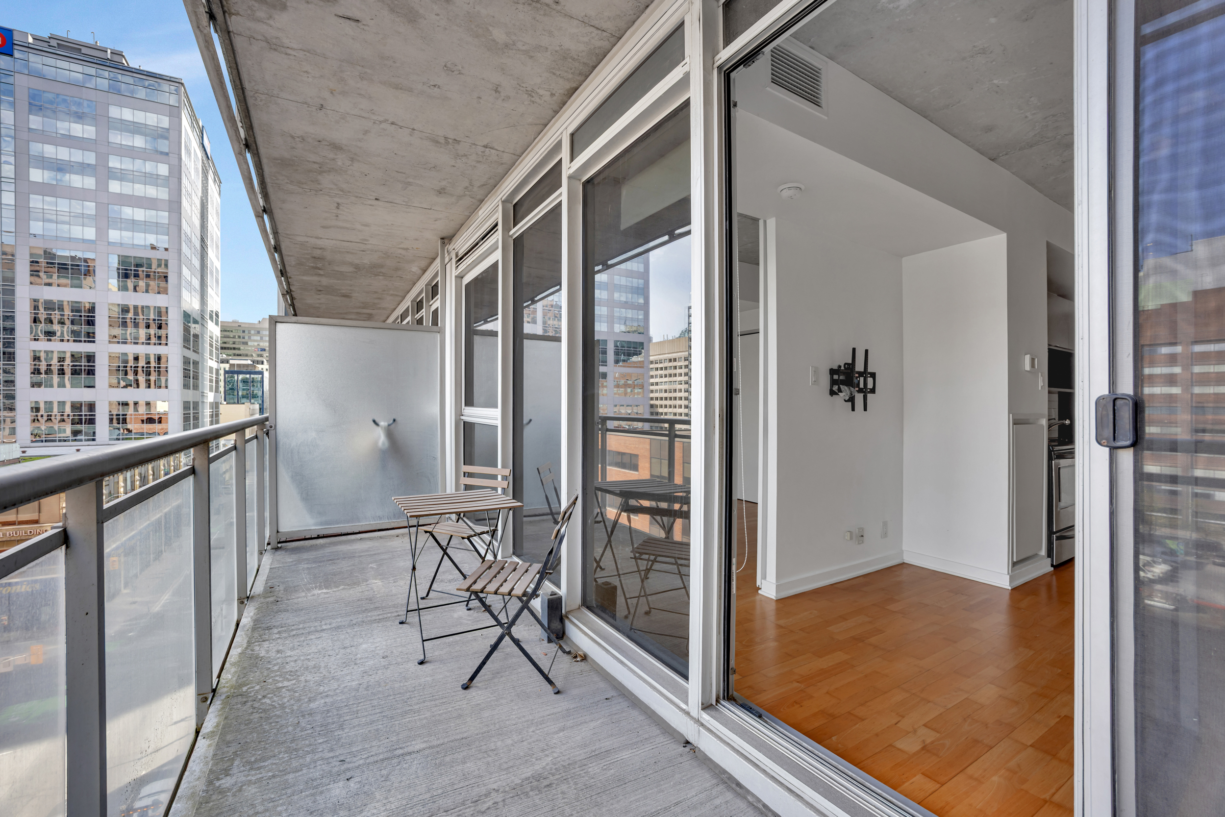 324 Laurier Avenue West, Unit 704