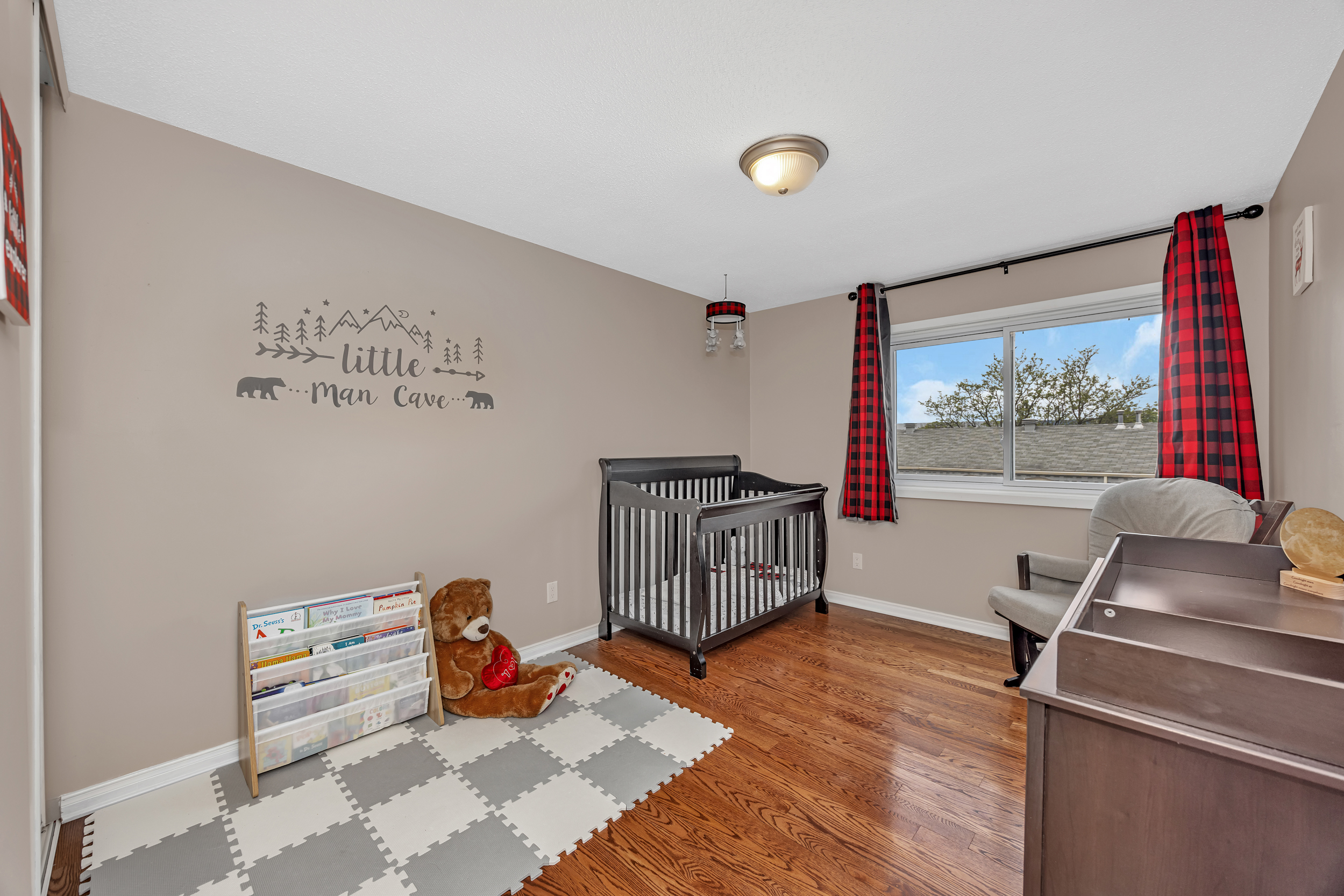 2425 Southvale Crescent