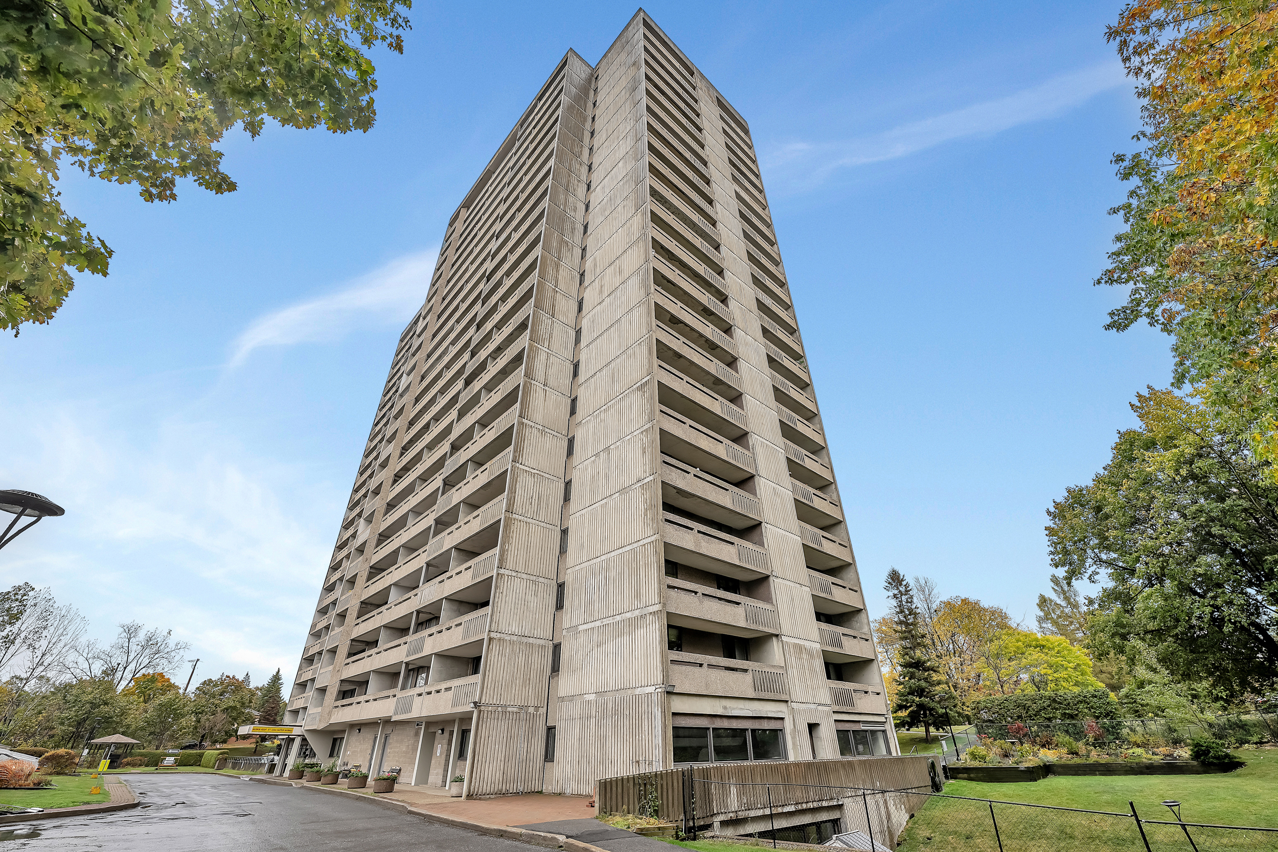 415 Greenview Avenue, Unit 106