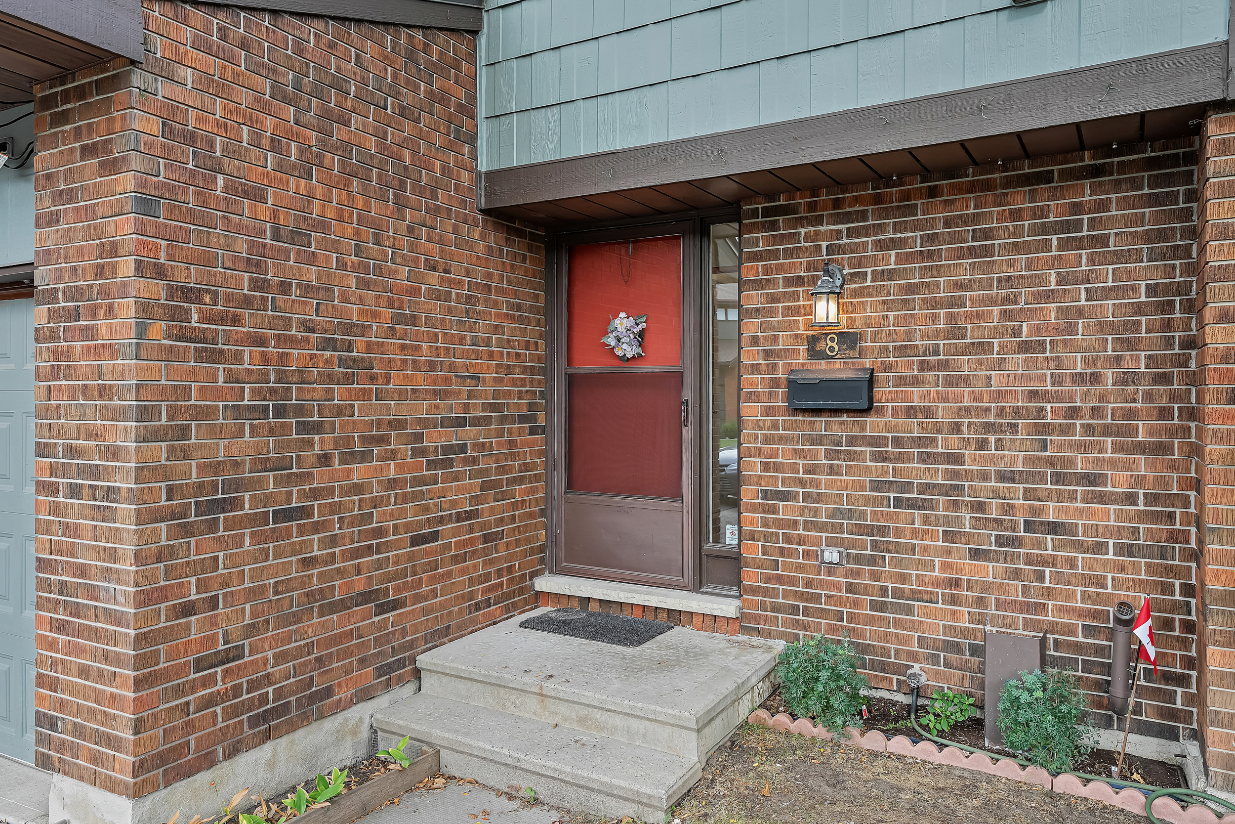 8 Chisholm Court