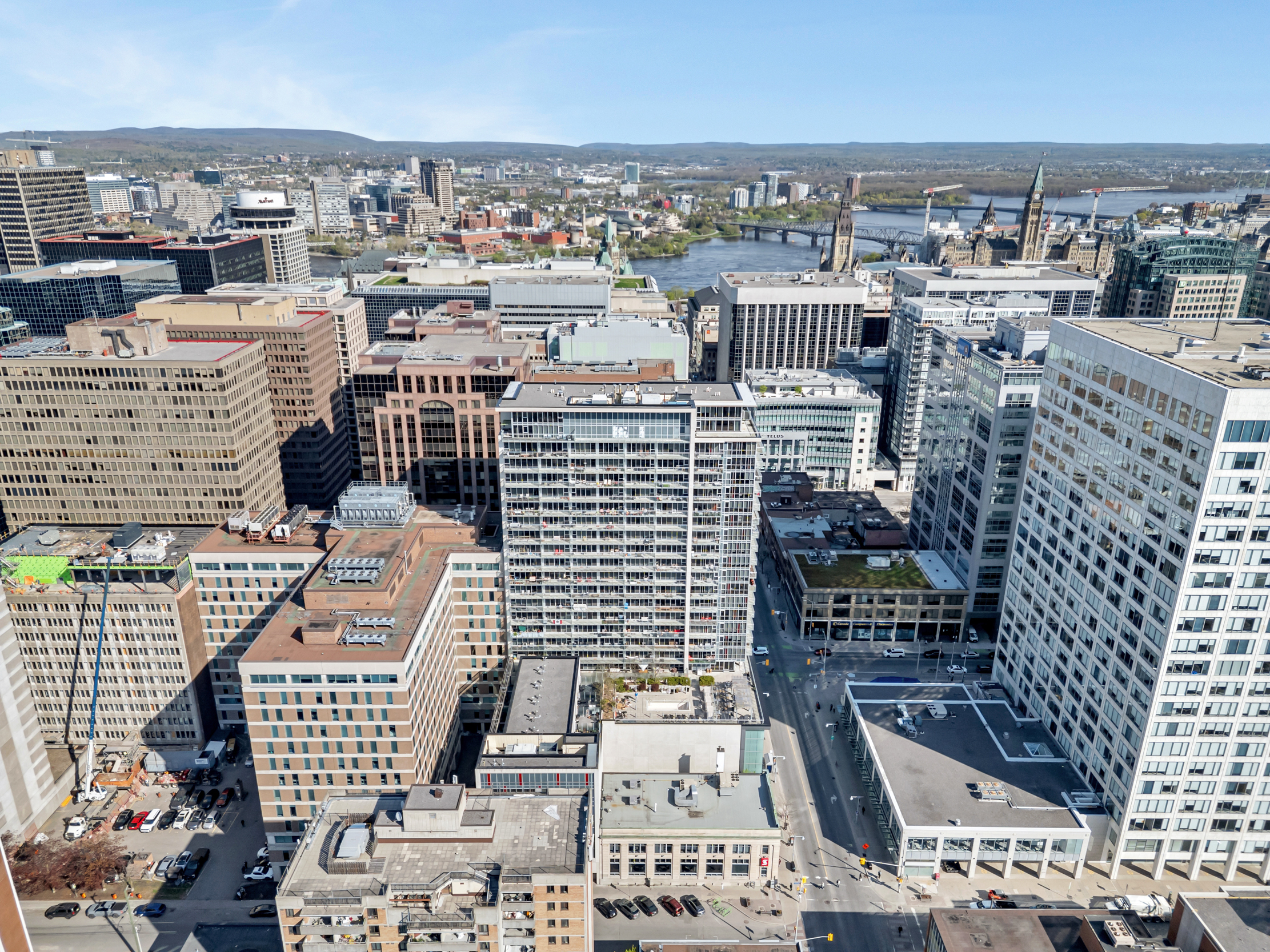 324 Laurier Avenue West, Unit 704