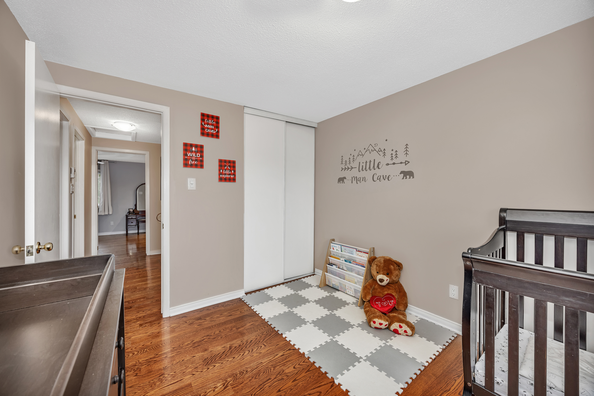 2425 Southvale Crescent