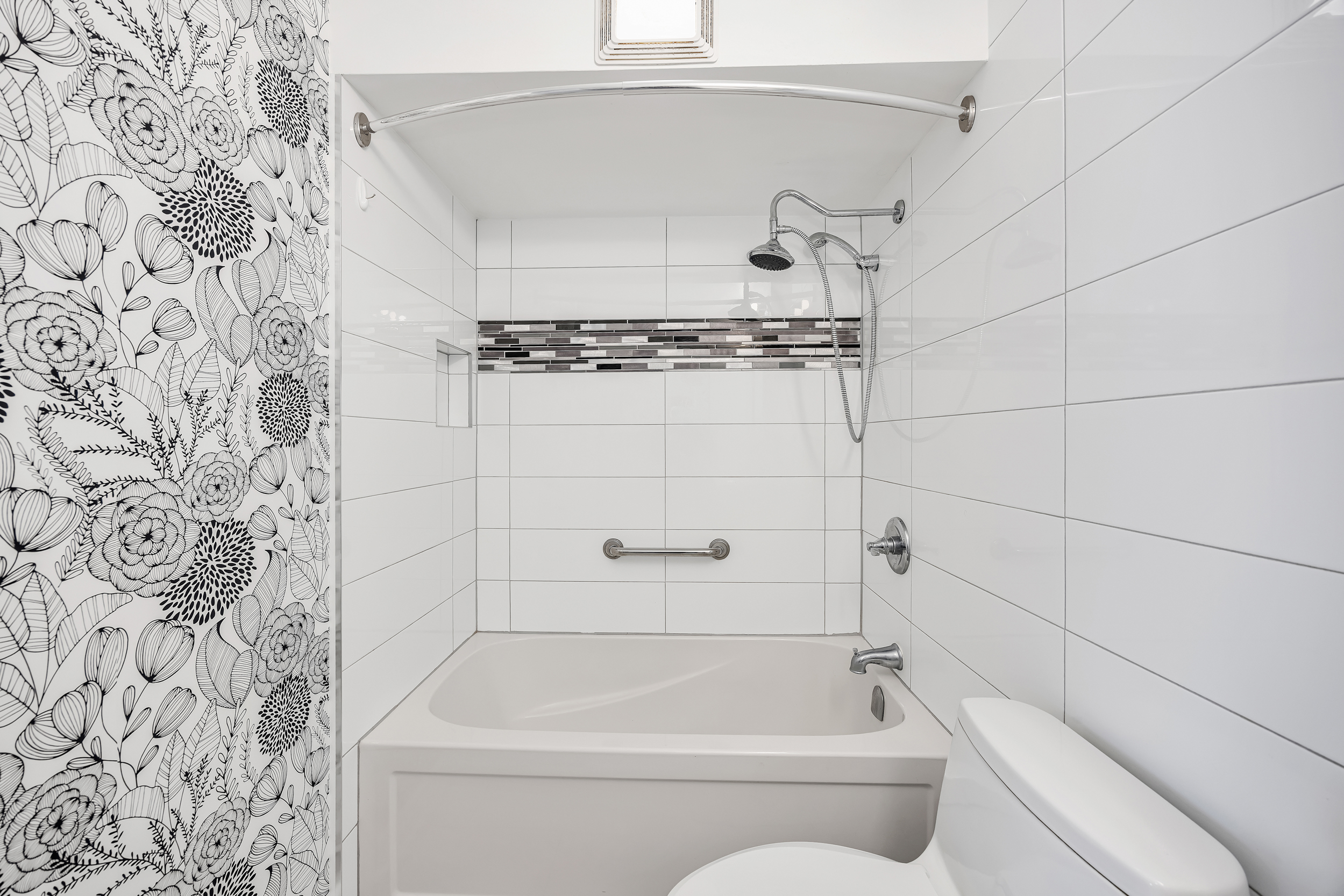 214 Viewmount Drive, Unit 417