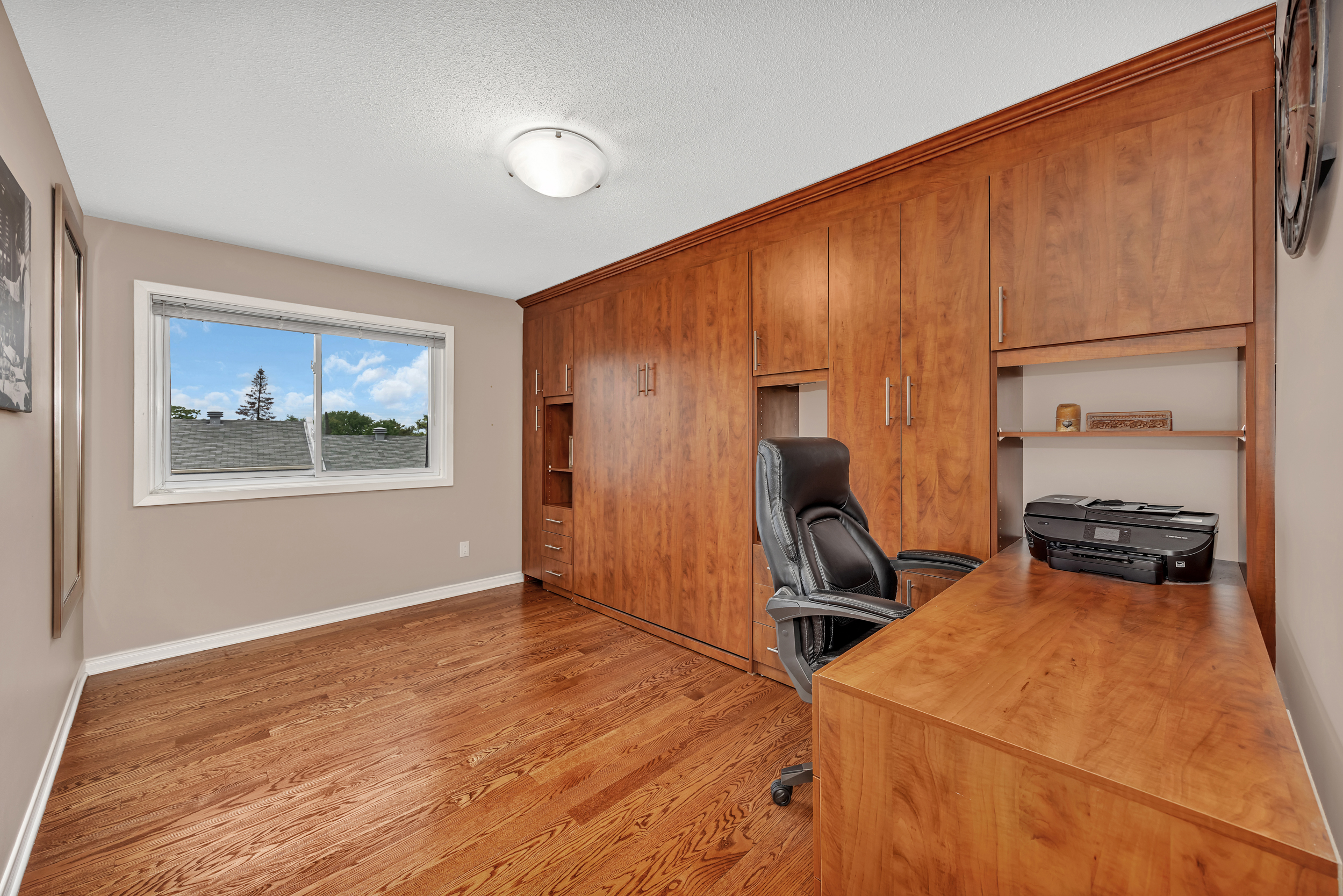 2425 Southvale Crescent