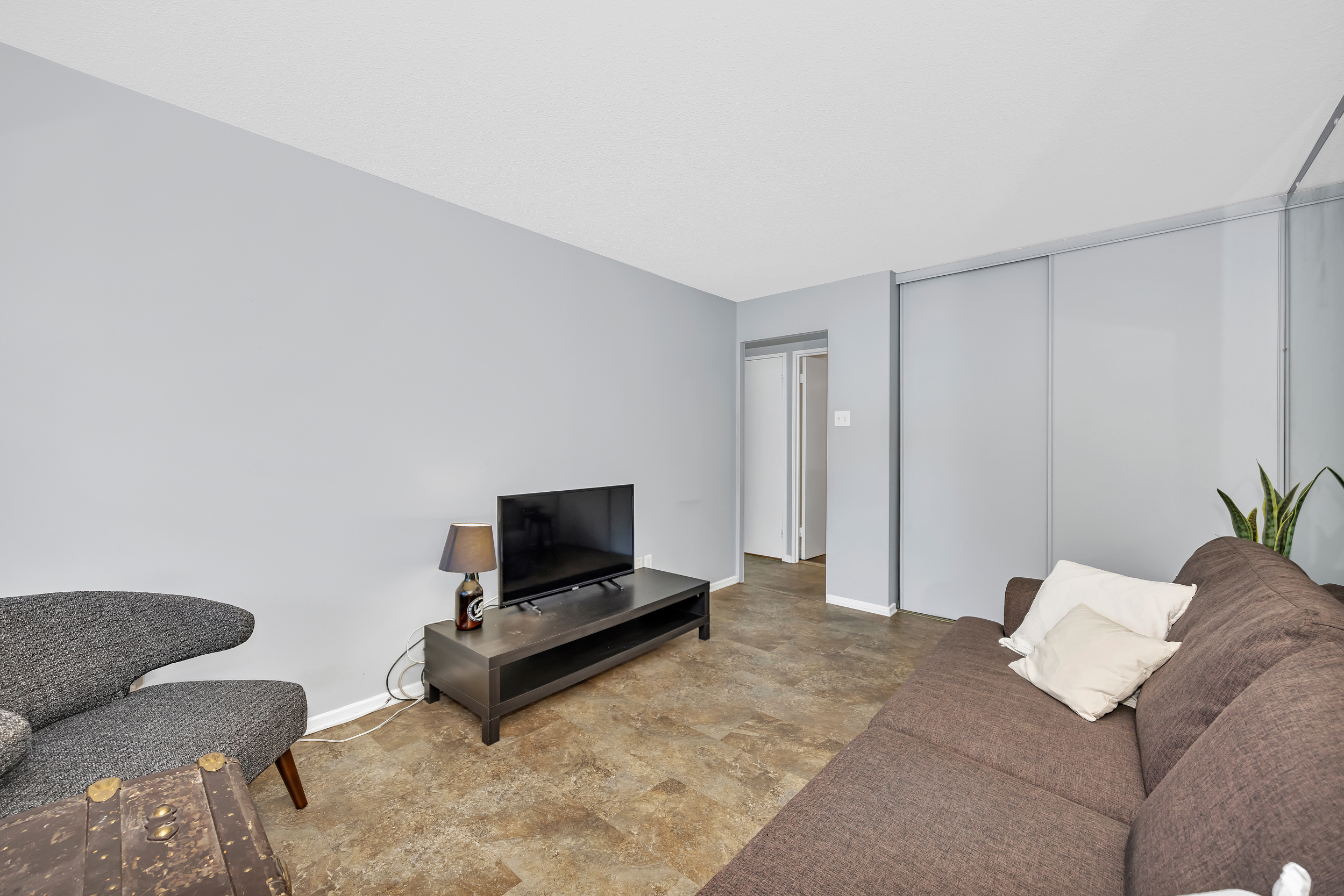 415 Greenview Avenue, Unit 106