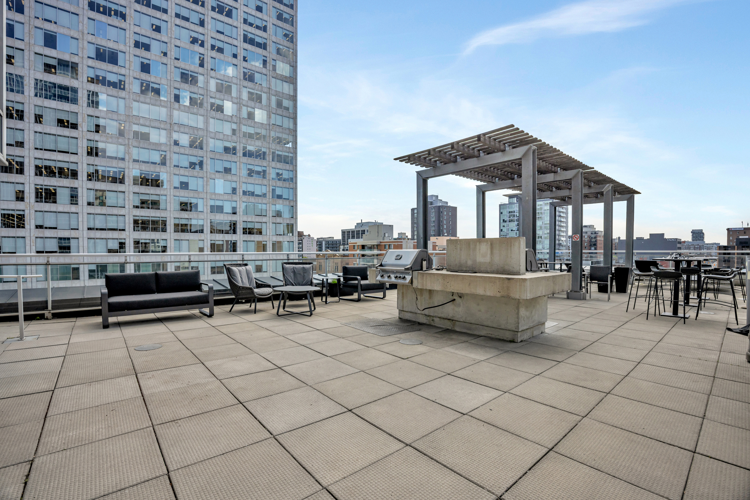 324 Laurier Avenue West, Unit 704
