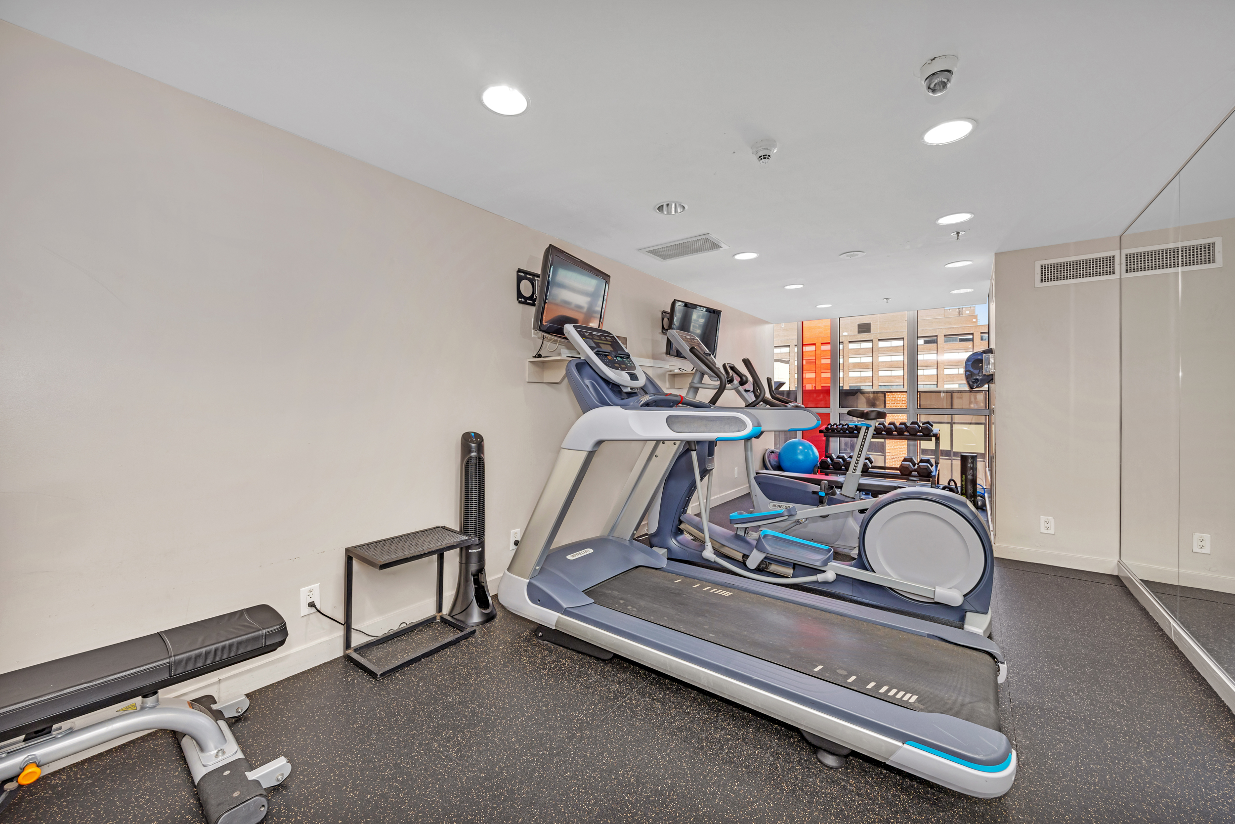 324 Laurier Avenue West, Unit 704