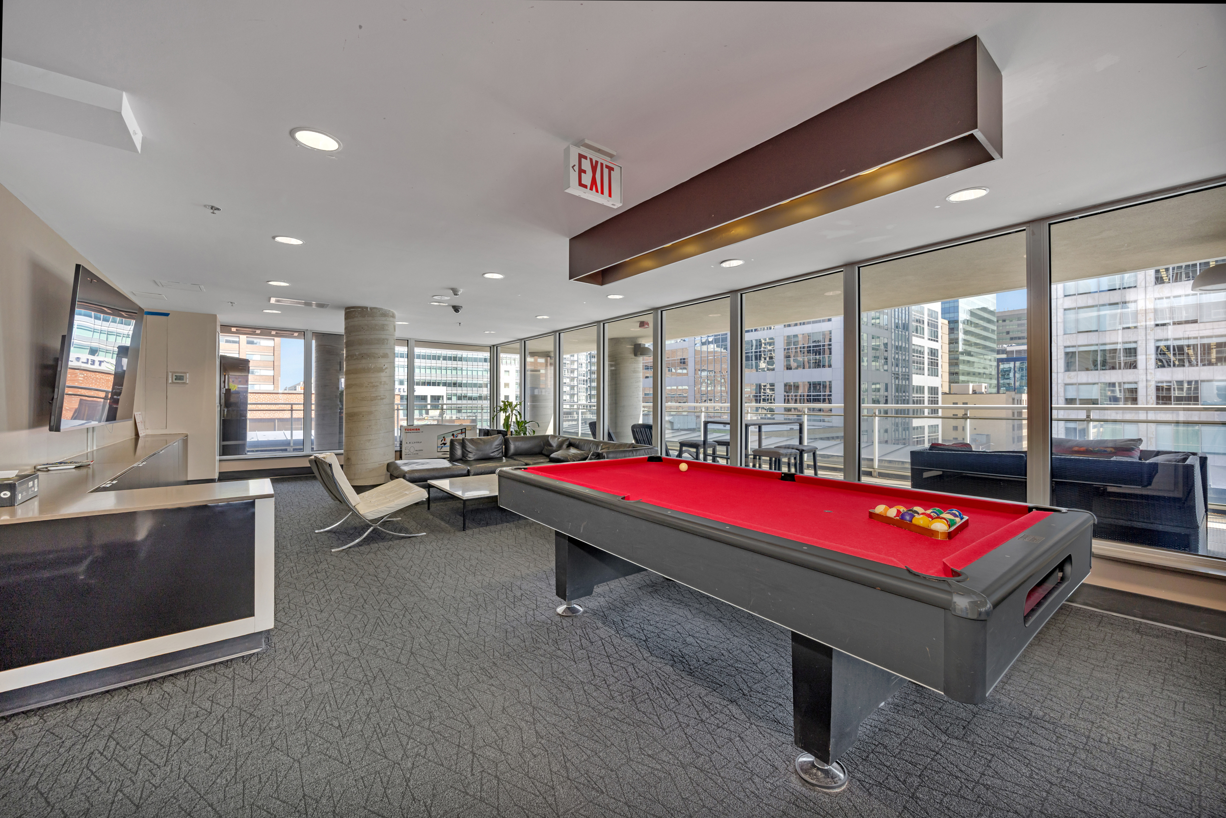 324 Laurier Avenue West, Unit 704