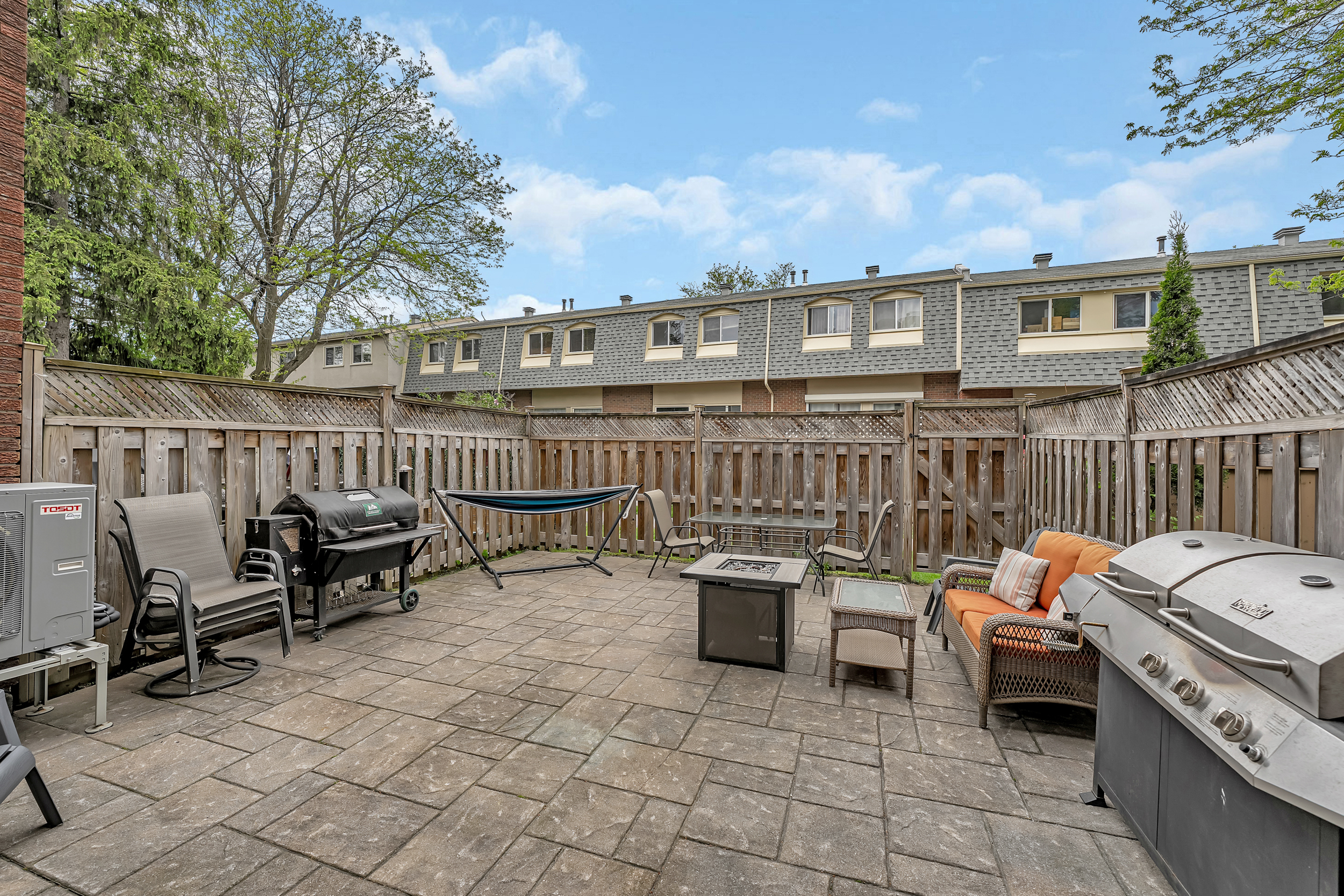 2425 Southvale Crescent