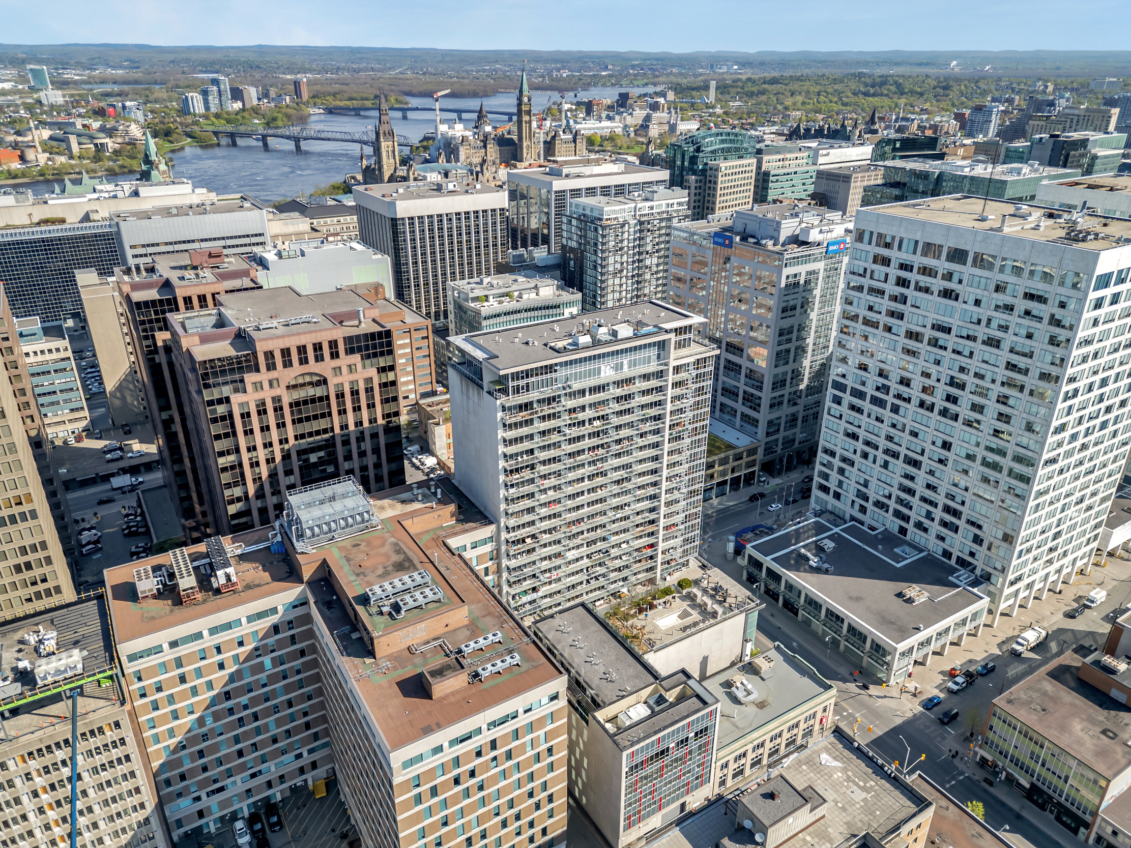 324 Laurier Avenue West, Unit 704
