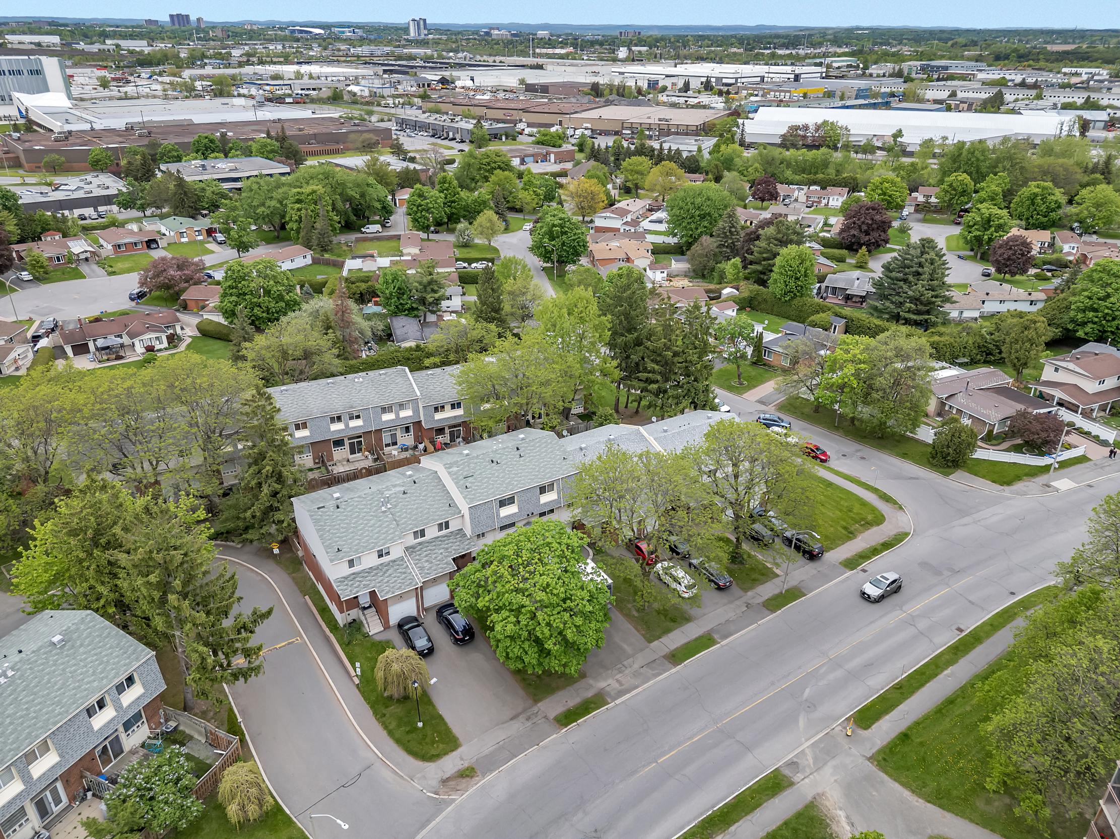 2425 Southvale Crescent