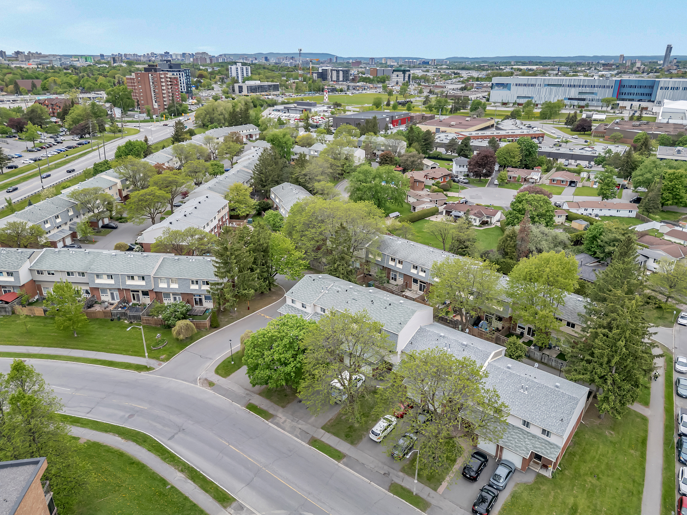 2425 Southvale Crescent