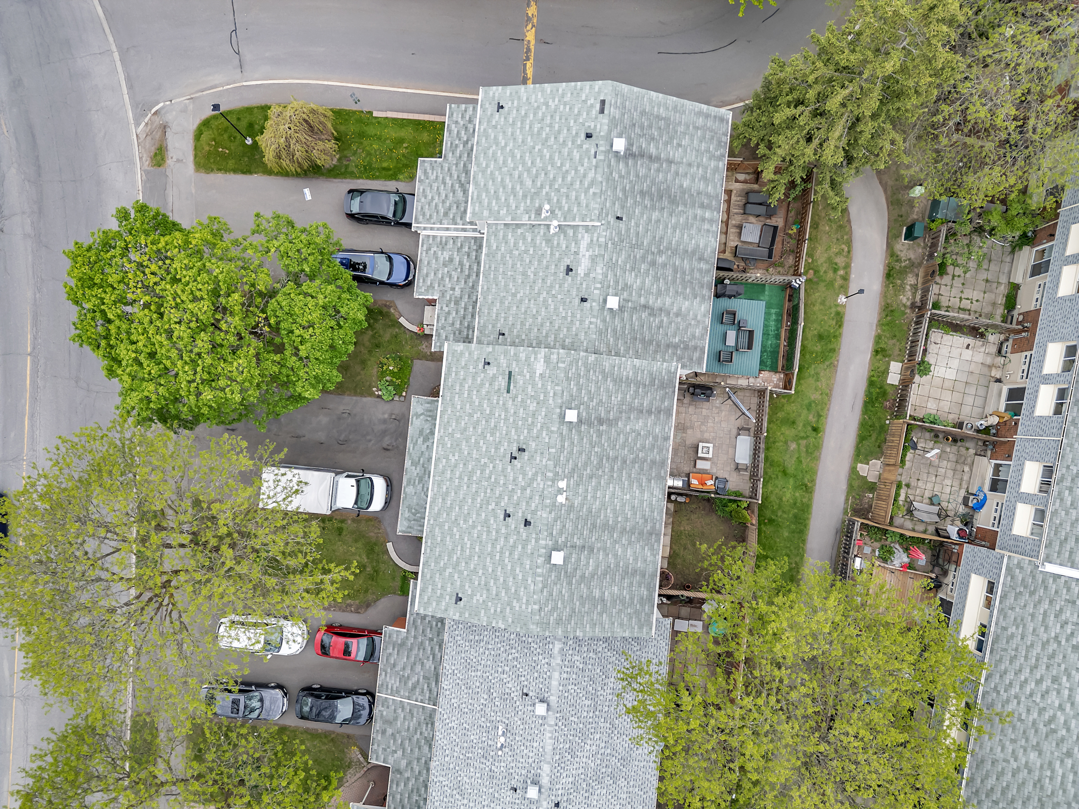 2425 Southvale Crescent