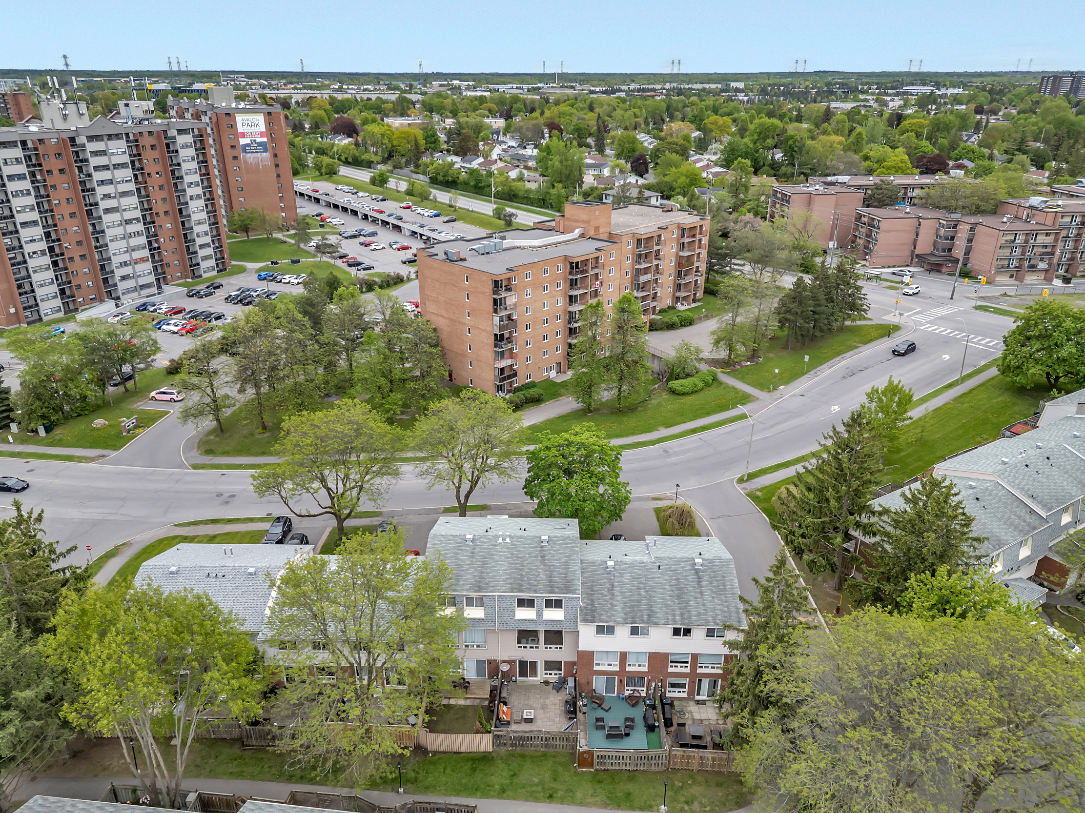 2425 Southvale Crescent