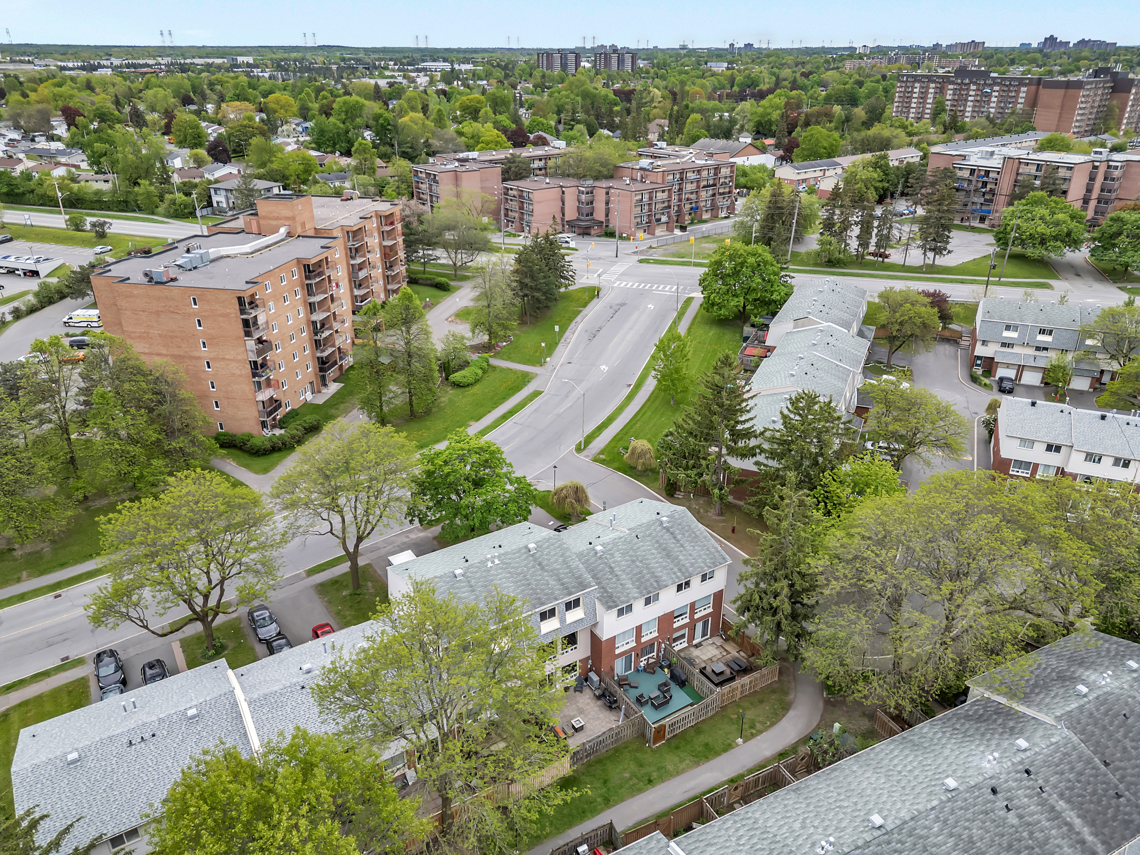2425 Southvale Crescent
