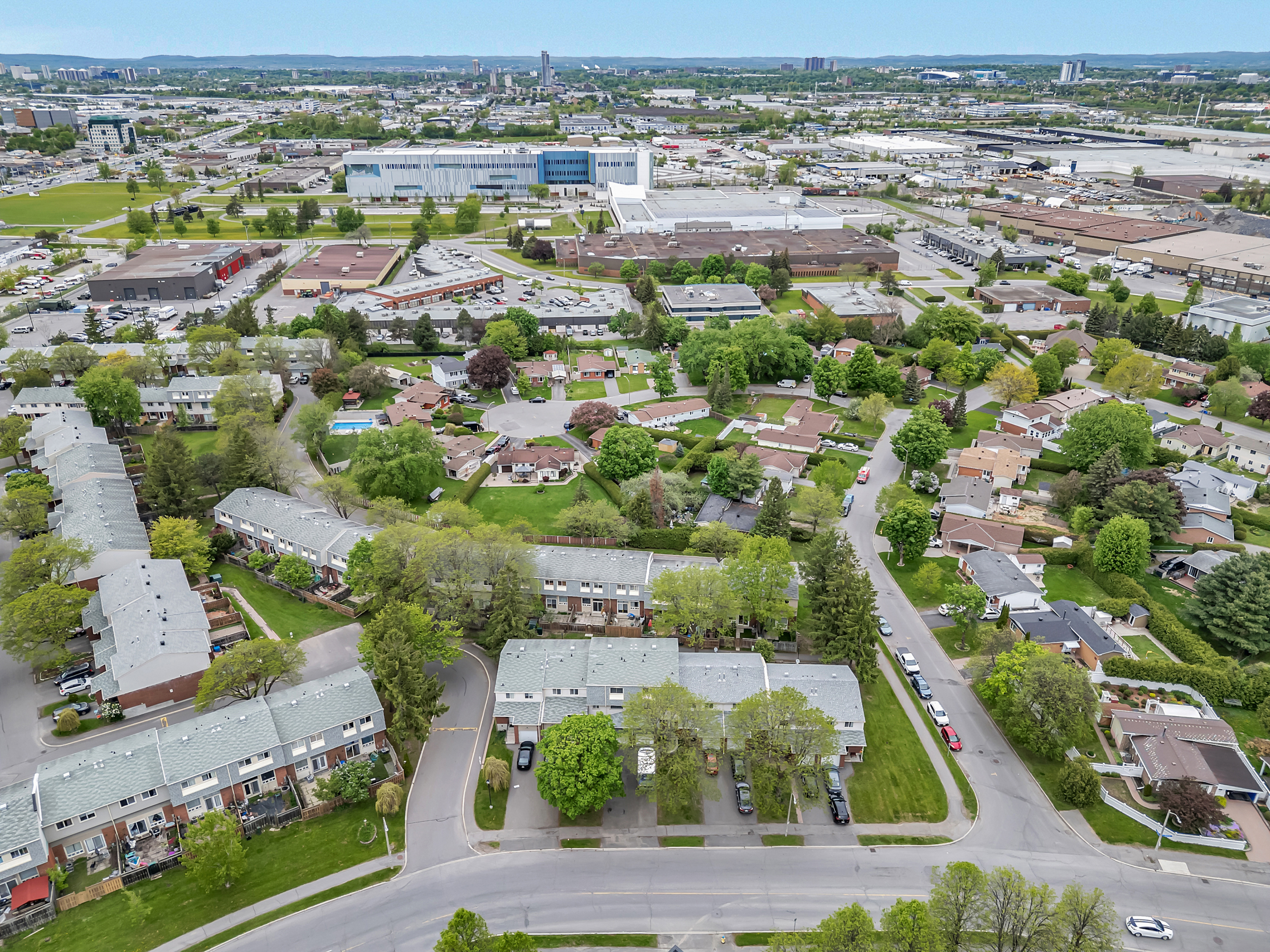 2425 Southvale Crescent