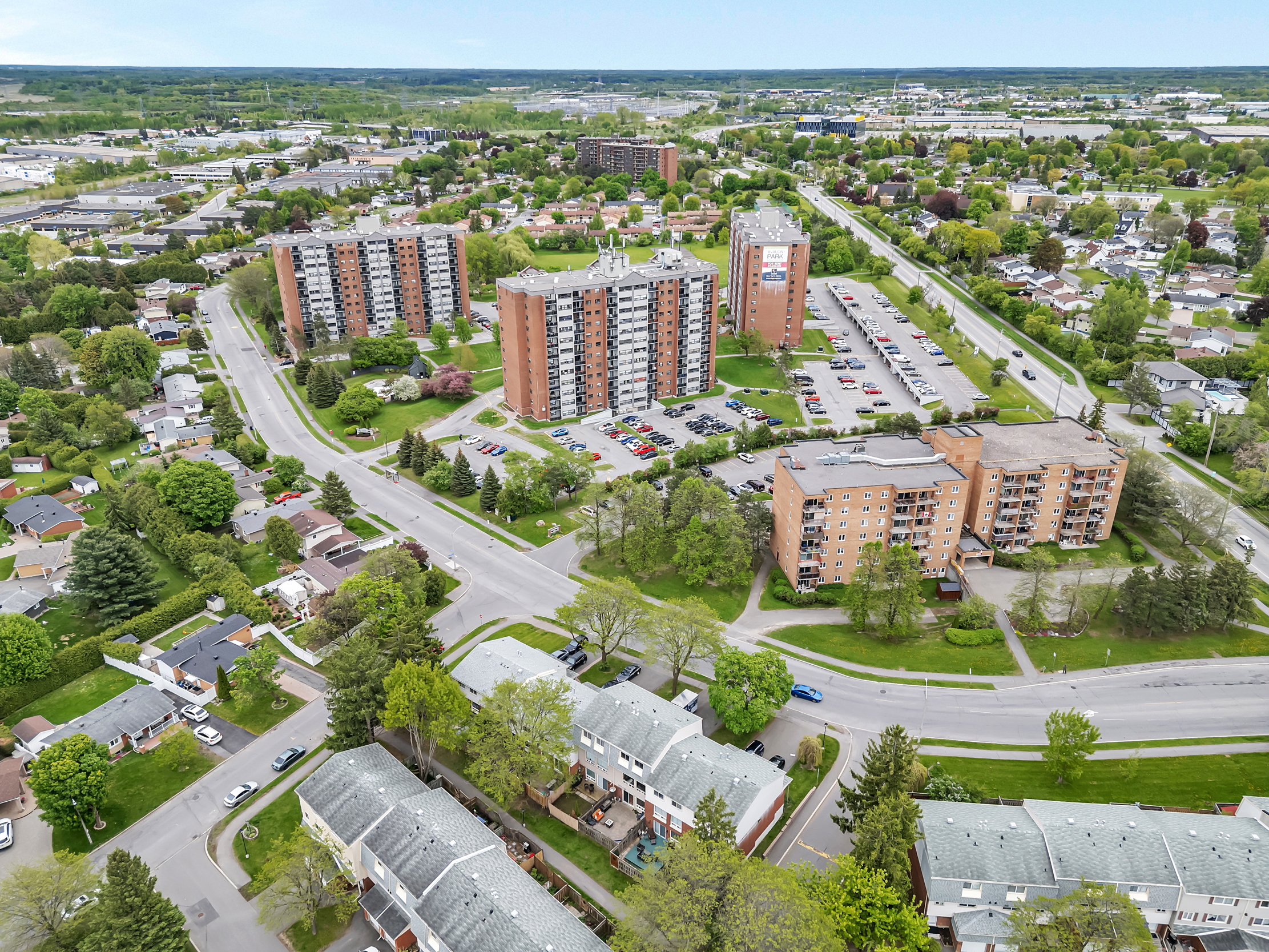 2425 Southvale Crescent