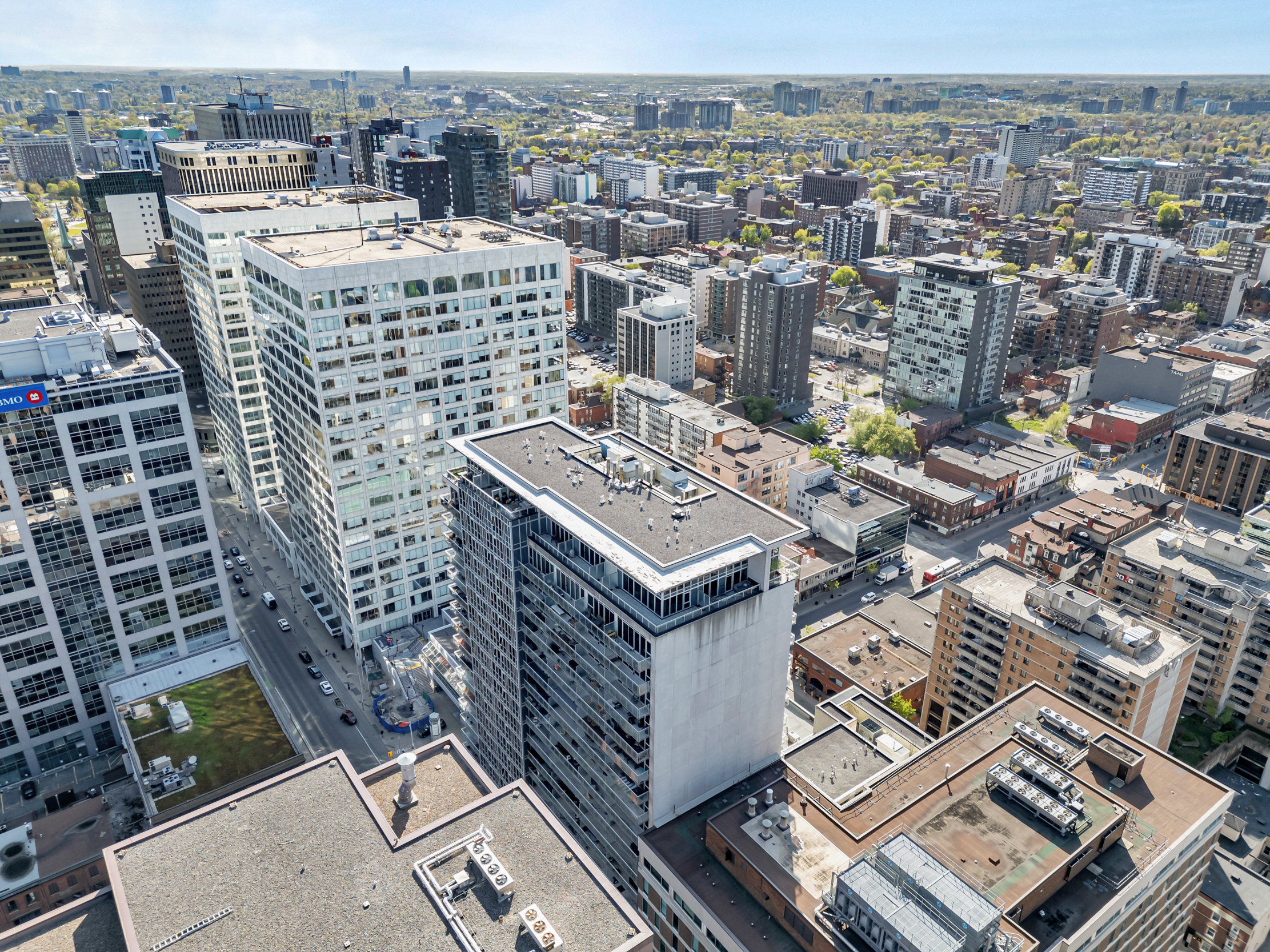 324 Laurier Avenue West, Unit 704