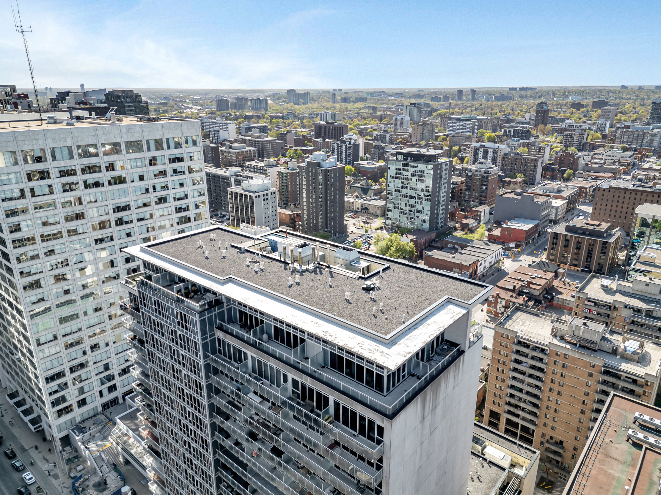324 Laurier Avenue West, Unit 704